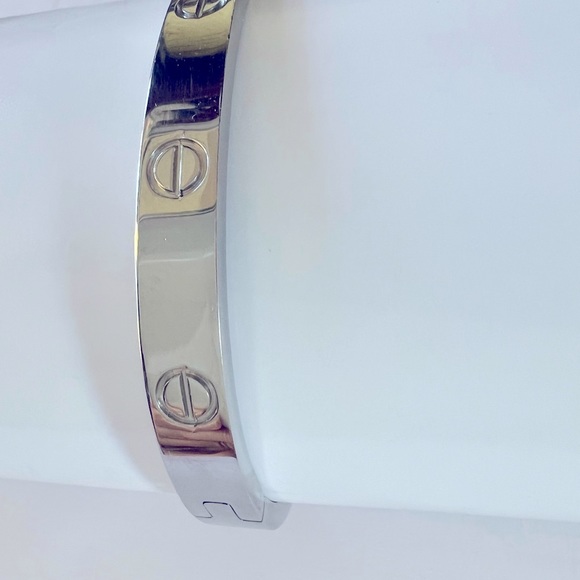 White bangles - Picture 3 of 6